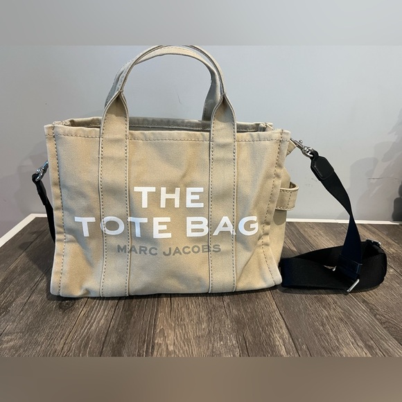 Marc Jacobs Handbags - Marc Jacobs Medium Tote Bag Beige